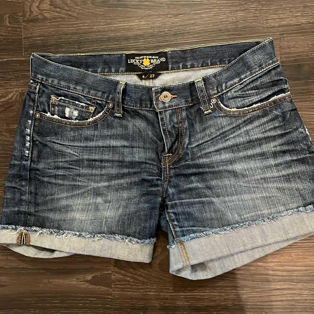 Lucky Brand Shorts in low-rise size 4/27